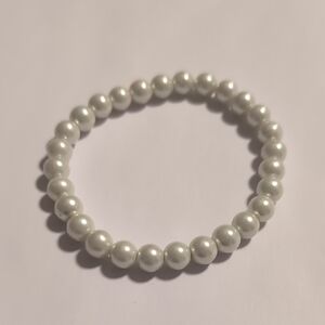 Classic‎ White Pearl Stretch Bracelet Lustrous Design